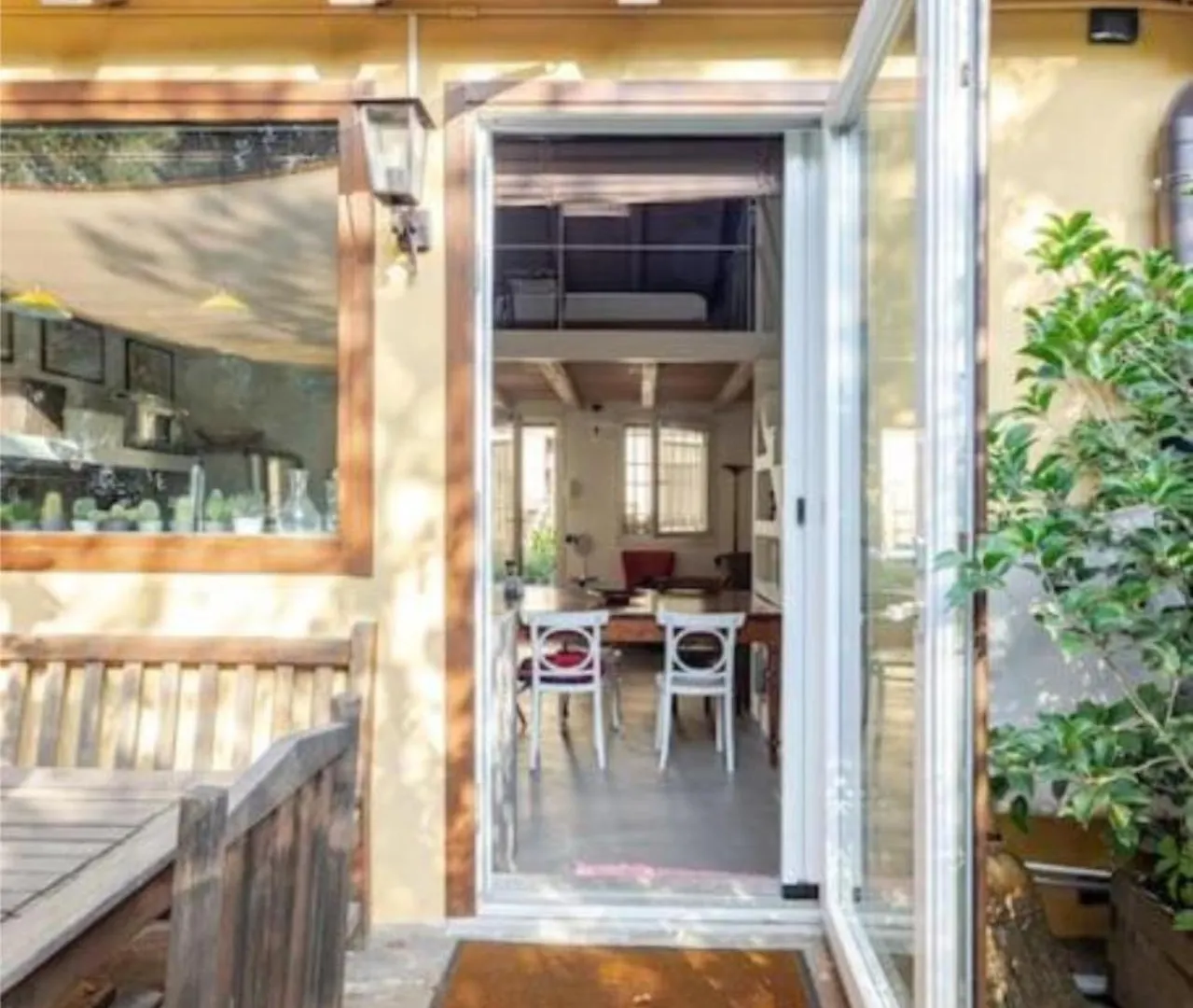 Apartment Tiny House On Water Surrounded By Greenery Milan